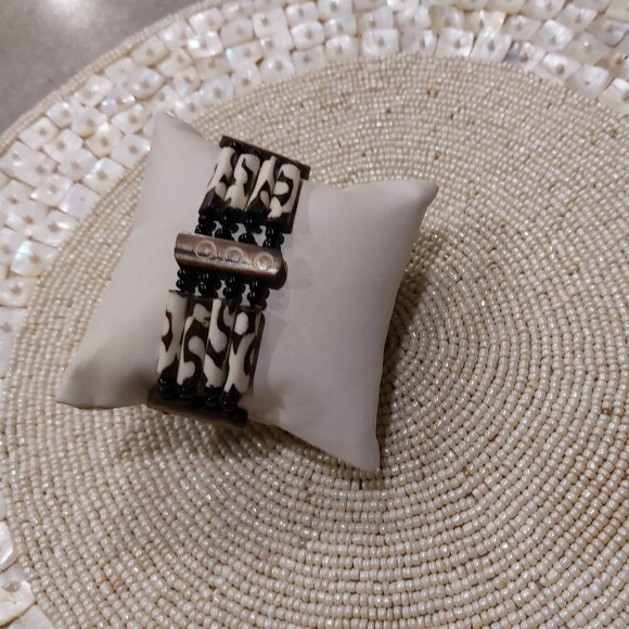 Women's Ethnic 4-Rows Batik Bone Wood Stretch Bracelet - NWOT - Picture 3 of 7